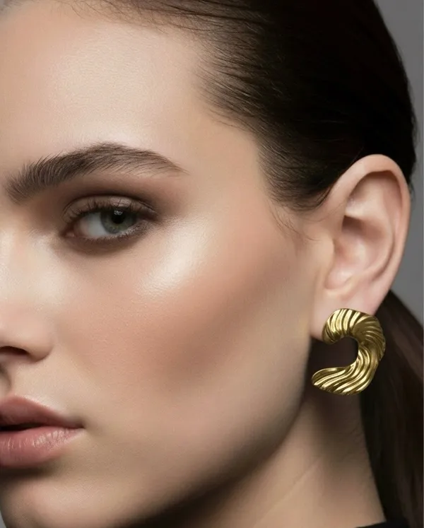 Gold_Golden_Ripple_Crescent_Earrings_For_Women